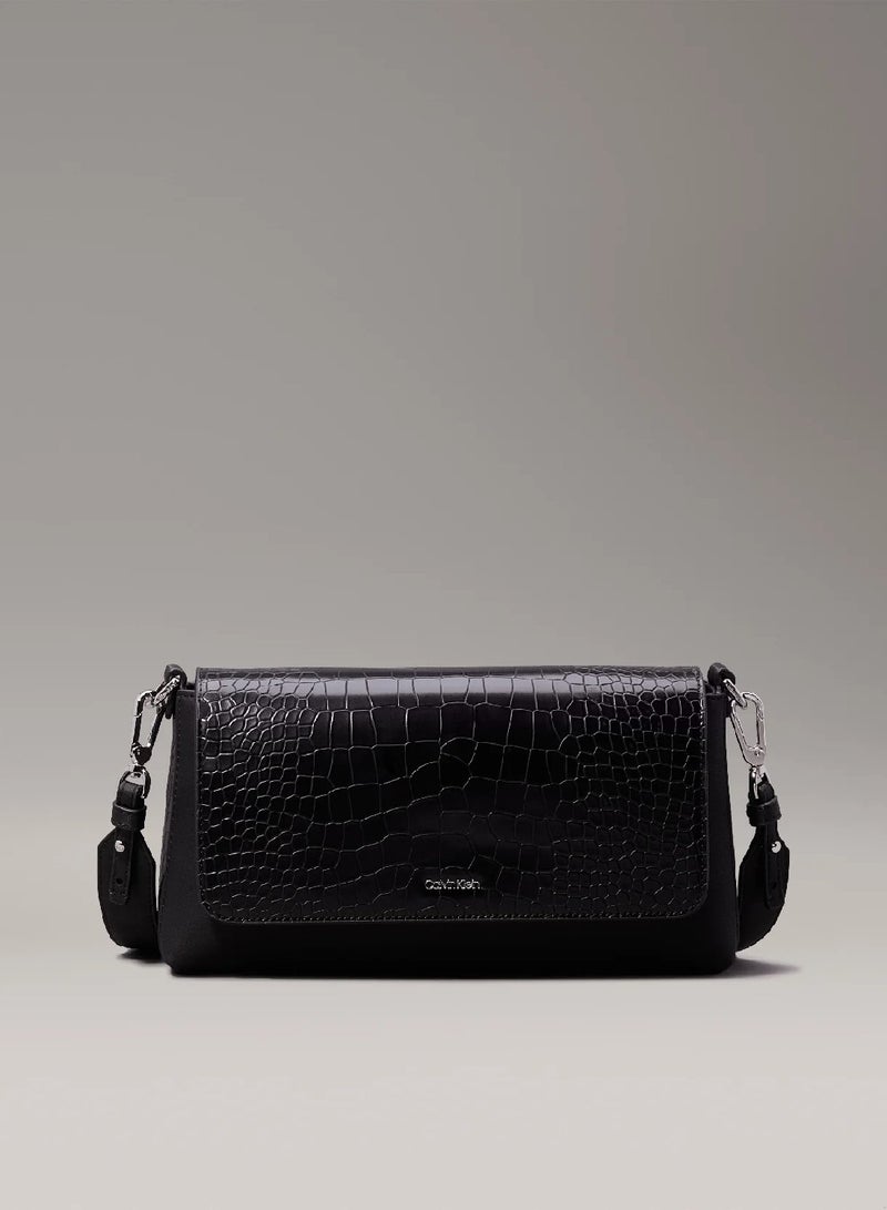 كالفن كلاين شنطة كتف بنقشة جلد التمساح - Image 1