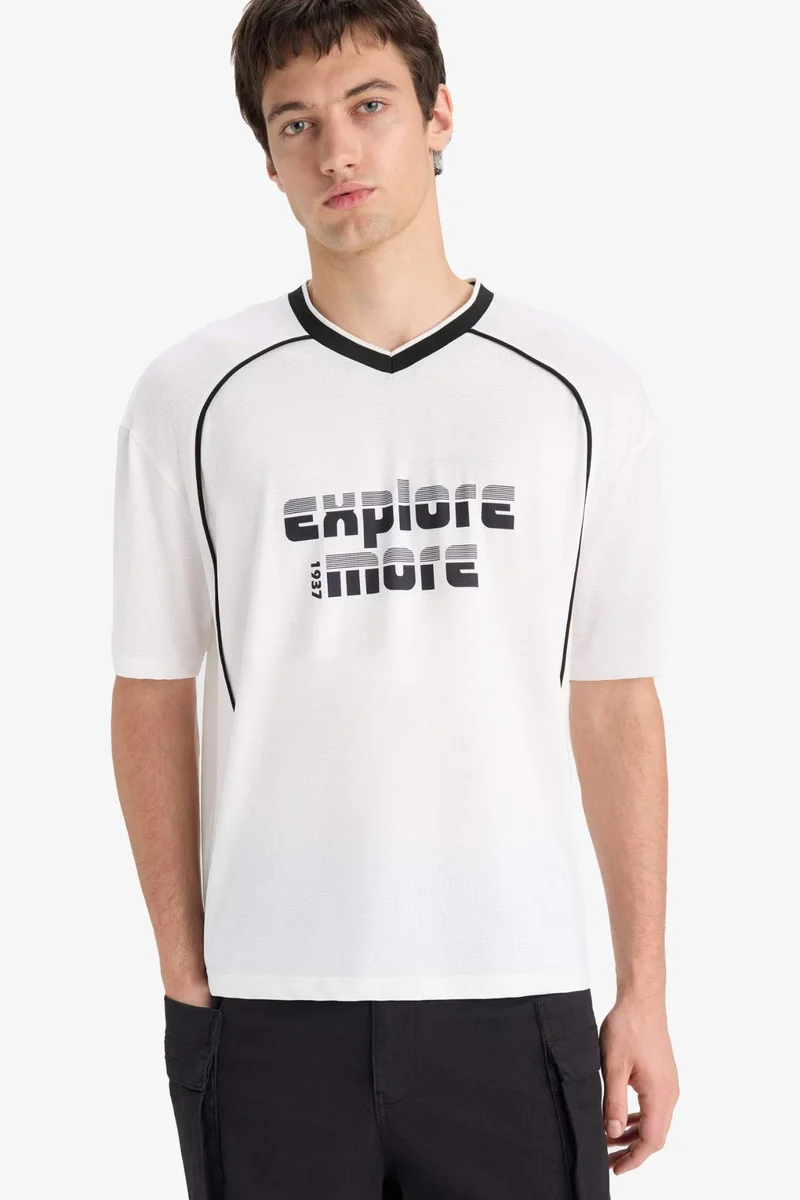 ديفاكتو Loose Fit Crew Neck Short Sleeve T-Shirt