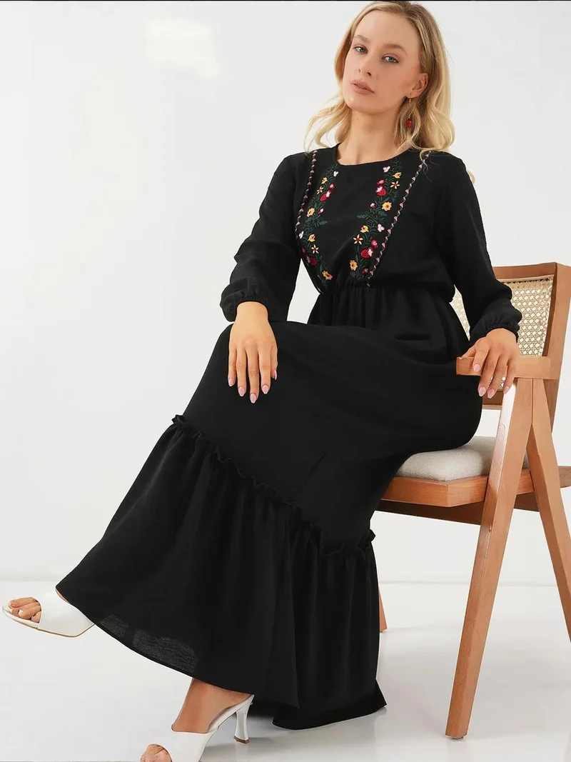 بيغ دارت فستان ماكسي مطرز بياقة دائرية