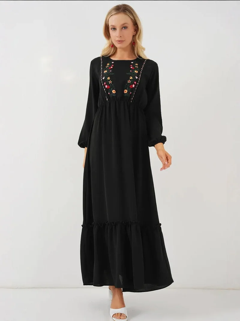 بيغ دارت فستان ماكسي مطرز بياقة دائرية