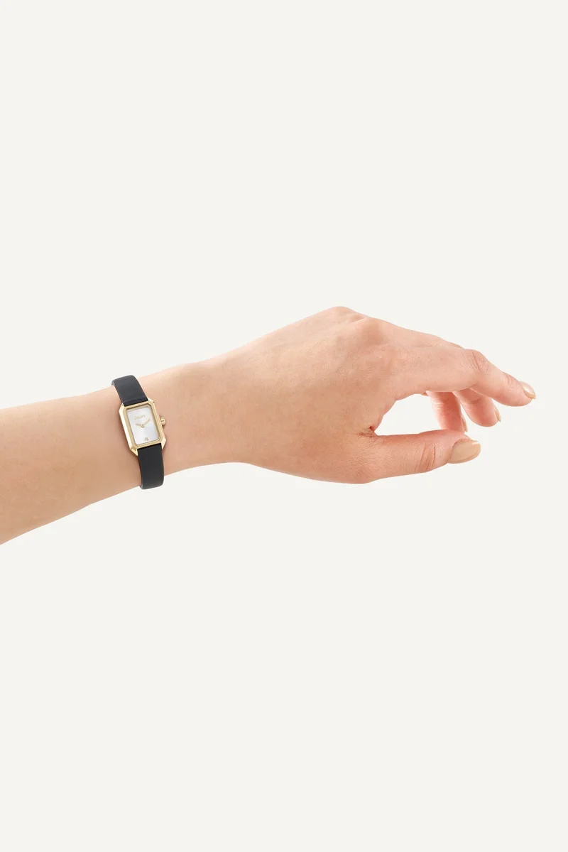 د ك ن ي Women Signature Shape 18MM Watch