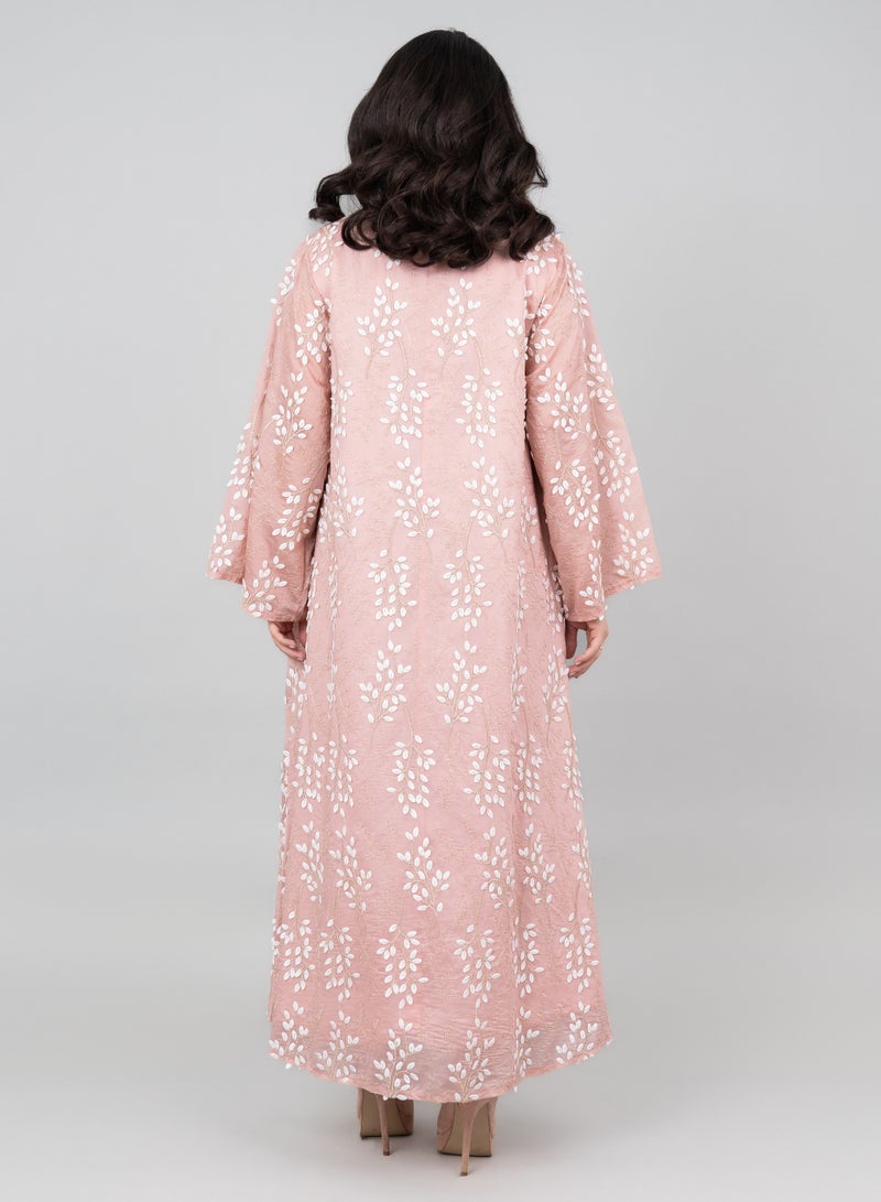 اكسا جلابية بتطريز بتلات الجمال لون الخوخي - Image 2