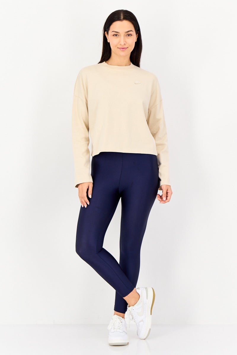 Nike بلوزة رياضية نسائية بأكمام طويلة مناسبة في الهواء الطلق، بيج - Image 4