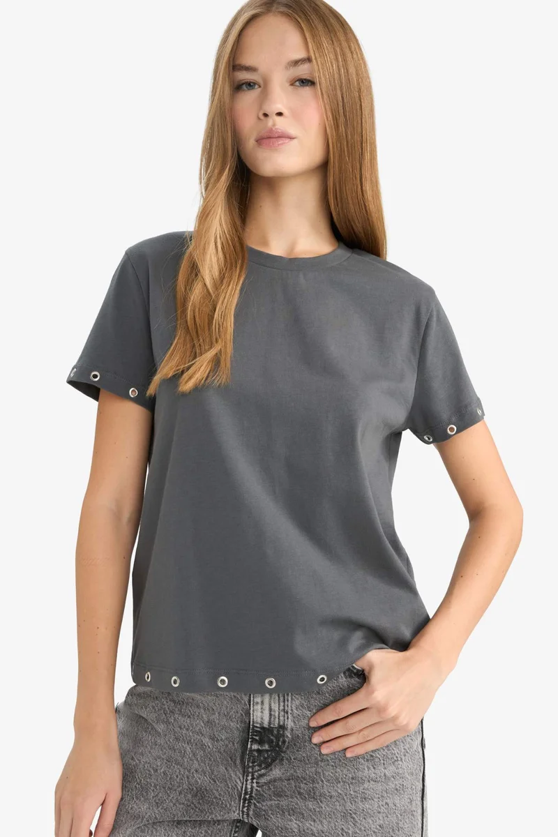 ديفاكتو Loose Fit Crew Neck Short Sleeve T-Shirt