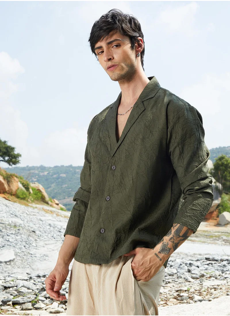 كامبوس سوترا Campus Sutra Men's Army Green Wrinked Korean Oversized Shirt For Casual Wear | Lapel Collar | Long Sleeve | Button Closure | Oversized Shirt Crafted With Comfort Fit For Everyday Wear