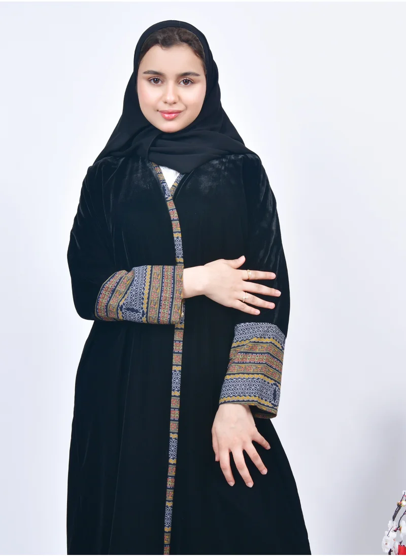 عبايات حوراء عباية بناتية بقماش المخمل الاسود مع تداخل الكشميري