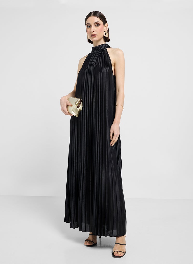 ايلا فستان بياقة هالتر وطيات - Image 4