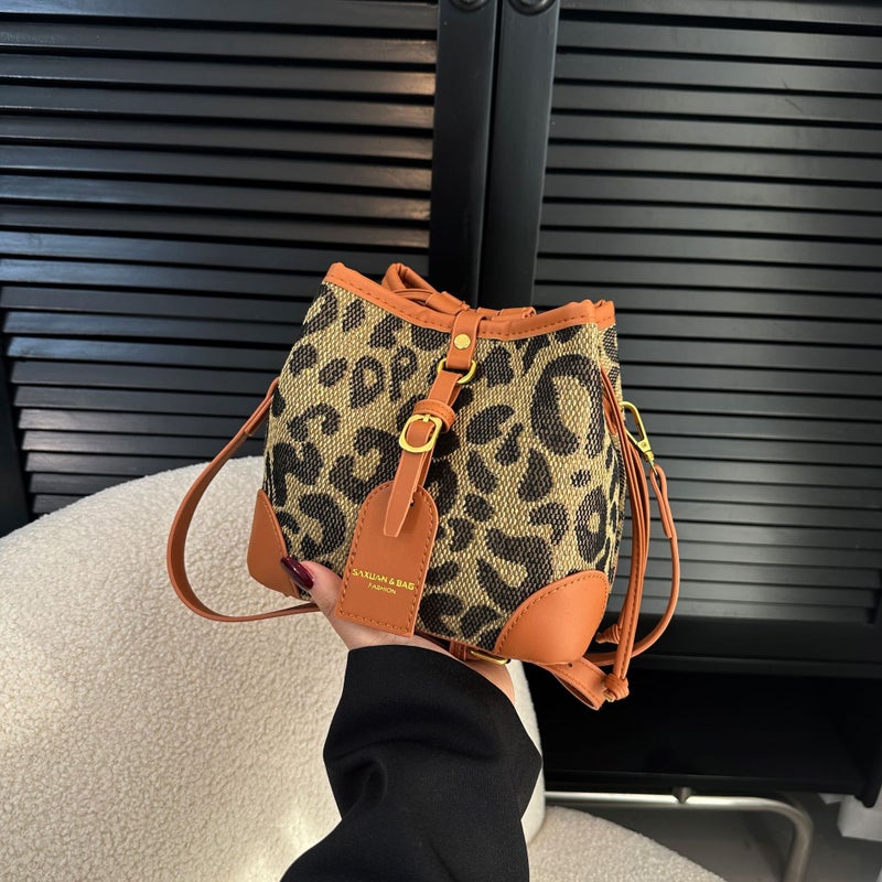 New 2023 Fashion Niche Design Retro Bucket Bag Simple Western Style Large Capacity All-Match Leopard Print Women'S Bag - Image 1