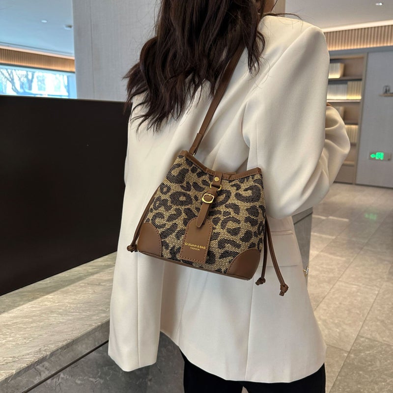 New 2023 Fashion Niche Design Retro Bucket Bag Simple Western Style Large Capacity All-Match Leopard Print Women'S Bag - Image 4