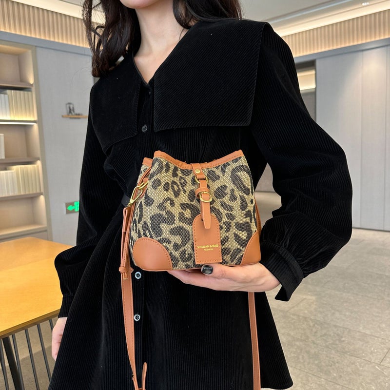 New 2023 Fashion Niche Design Retro Bucket Bag Simple Western Style Large Capacity All-Match Leopard Print Women'S Bag - Image 3
