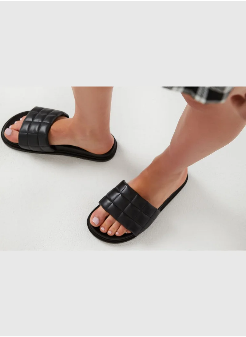 ارديني Quilted Pool Slides