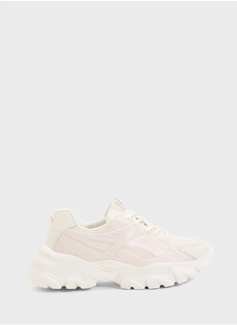 جينجر Chunky Lace Up Sneaker