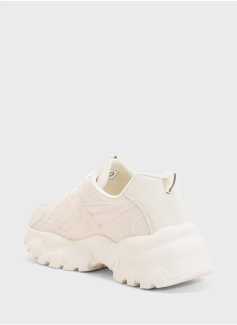 جينجر Chunky Lace Up Sneaker