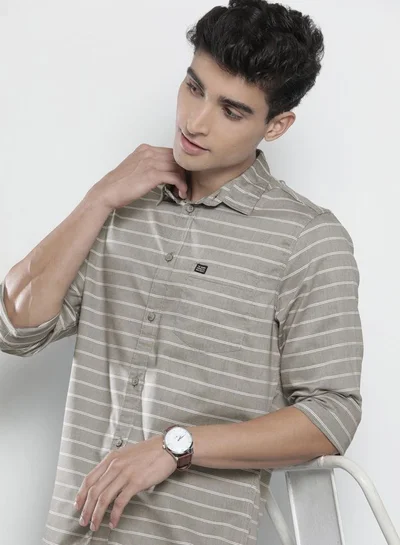 شركة المرآب الهندية Men Slim Fit Striped Full Sleeves Cutaway Collar Casual Shirt
