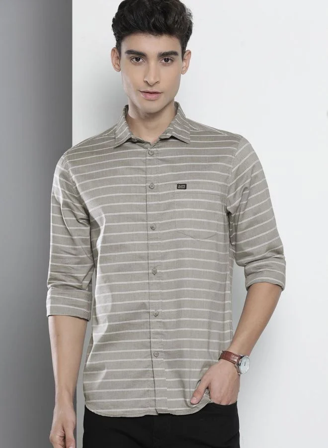 The Indian Garage Co Men Slim Fit Striped Full Sleeves Cutaway Collar Casual Shirt