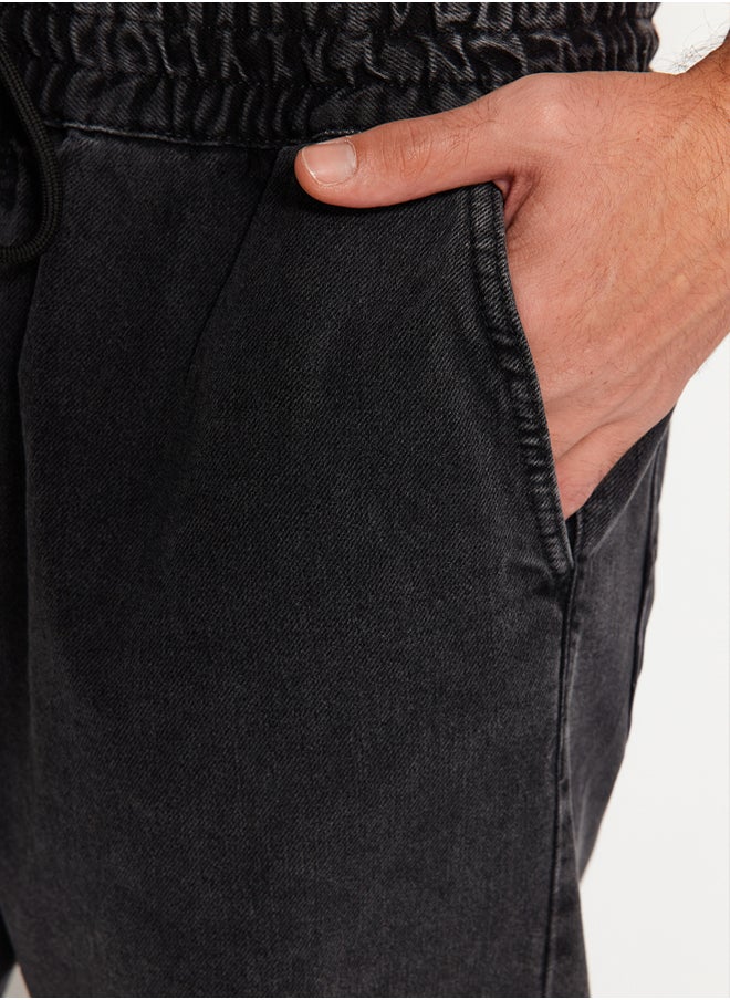 trendyol بنطلون جينز فضفاض بقصة عادية وخصر مطاطي باللون الأسود TMNAW24JE00025  - Image 5