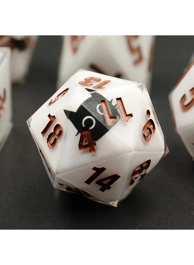 مجموعة من 7 نردات شفافة بيضاء على شكل كرتوني D20 متعددة السطوح، مخصصة لألعاب الطاولة وحفلات الحفلات ولعب الأدوار، معبأة في صندوق معدني، مصنوعة من مادة ABS المتينة، هدية لعشاق الألعاب. - Image 3