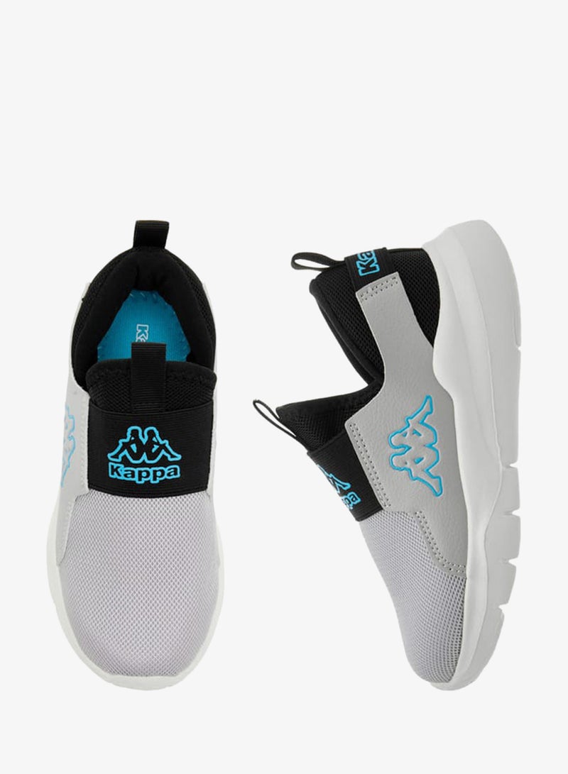 كابا حذاء رياضي سهل الارتداء للأولاد بتفاصيل شعار ولسان سحب - Image 3