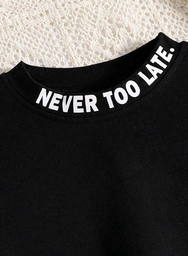 تايك تو طقم من توب مطبع بشعار مع بنطال مزود بجيب - Image 3