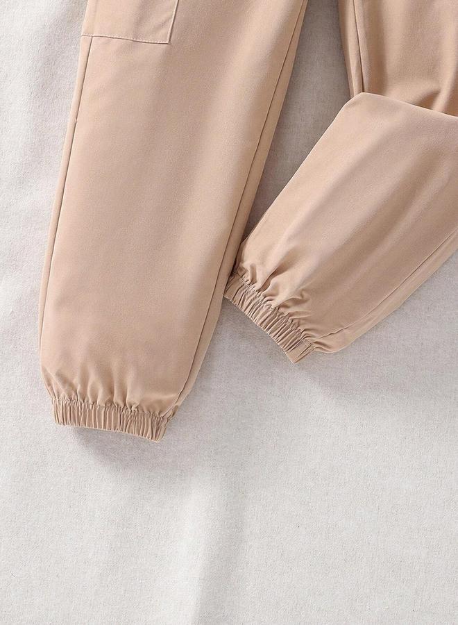 تايك تو طقم من توب مطبع بشعار مع بنطال مزود بجيب - Image 5