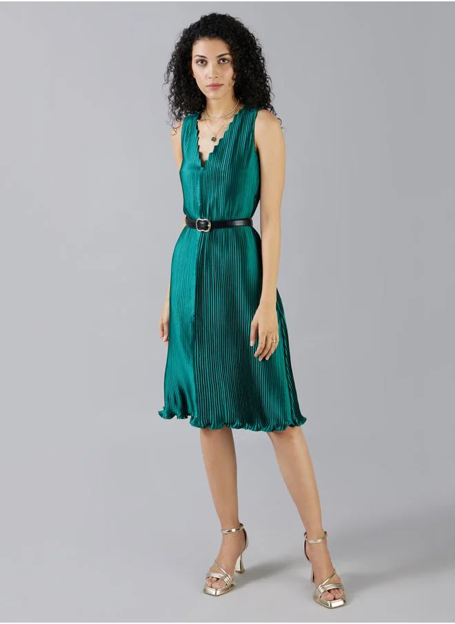 ميش Pleated midi dress with stylized V- neckline