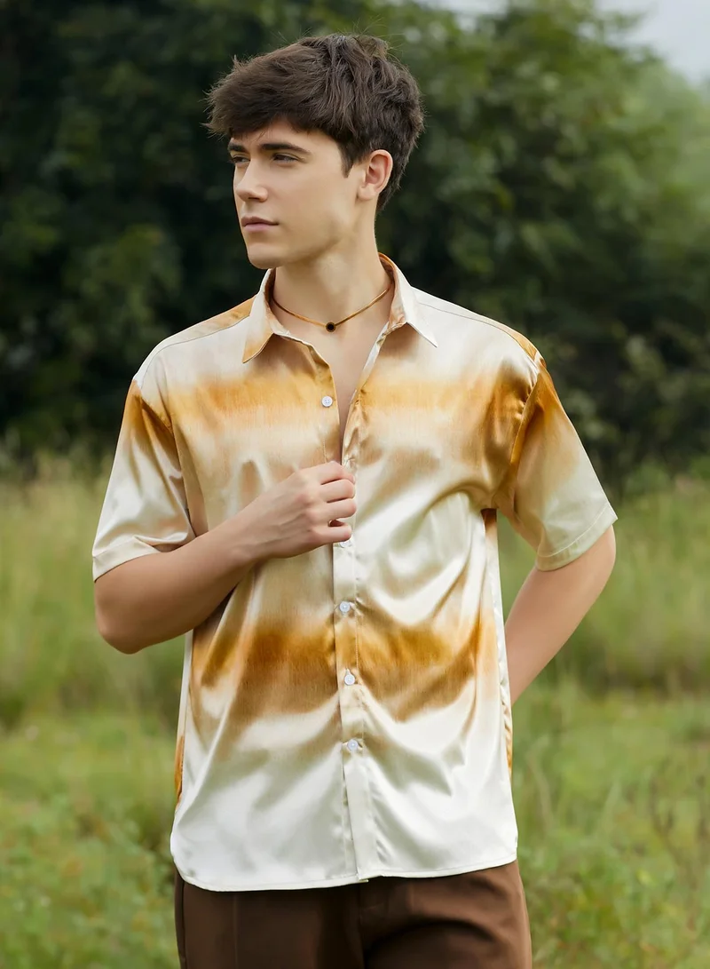 كامبوس سوترا قميص رجالي واسع من كامبس سوترا بيج لامع بتصميم أومبري بياقة كوبية وأكمام قصيرة عادية للإستخدام اليومي