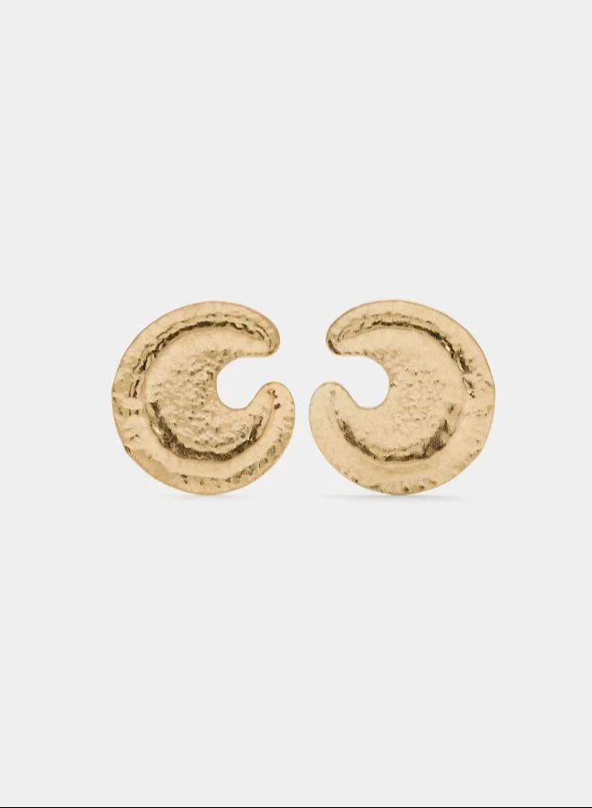 بارفوا أقراط ماكسي مستديرة بتفاصيل بارزة باللون الذهبي