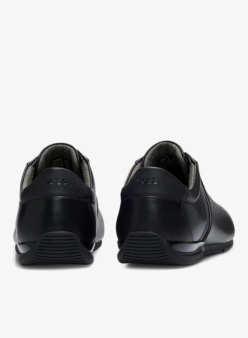 بوس سنيكرز جلد ببطانة مقاومة للروائح