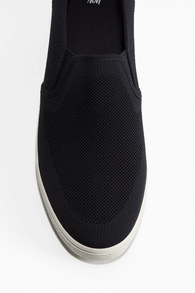 اتش اند ام حذاء رياضي شبكي بتصميم سهل الارتداء