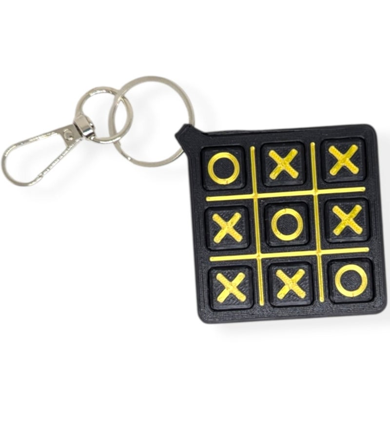 Play XO Keychain – لعبة إكس أو - لعبة ذهنية بسيطة بقطع متحركة  – تعليقة شنطة ومفاتيح – هدية ممتعة لجميع الأعمار – 6×6 سم - Image 2