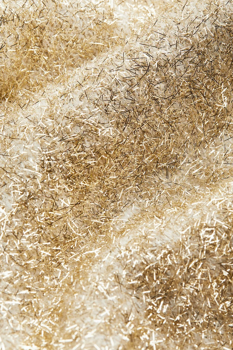 اتش اند ام فستان بأجزاء مفتوحة ونسيج لامع