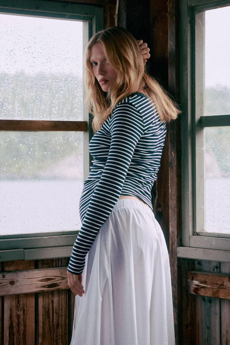 اتش اند ام بلوزة من تشكيلة ماما من الجيرسيه المرن