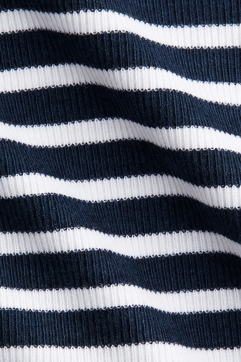 اتش اند ام بلوزة من تشكيلة ماما من الجيرسيه المرن