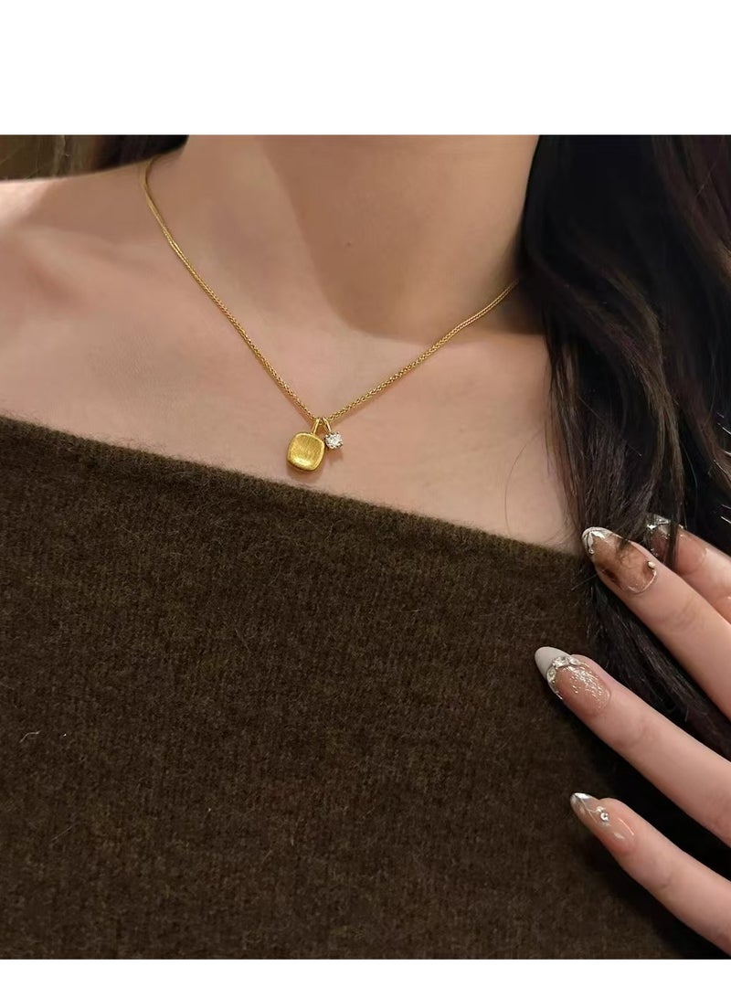 عقد مربع صغير ذو طابع فاخر بسيط، عقد فوق الترقوة - Image 2