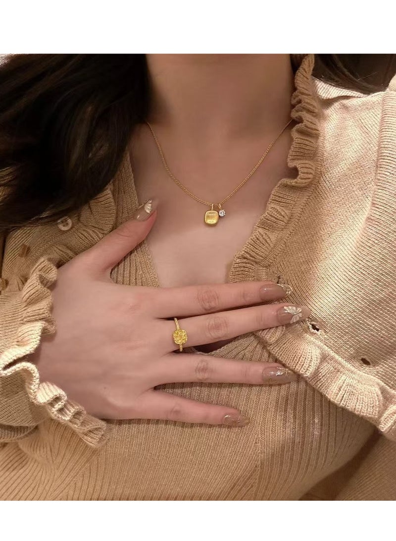 عقد مربع صغير ذو طابع فاخر بسيط، عقد فوق الترقوة - Image 1