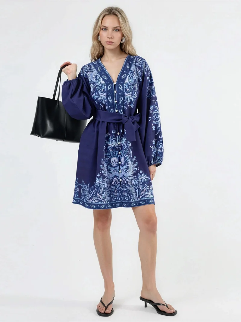 جينيفر Belted Mini Dress with V-Neck in Paisley
