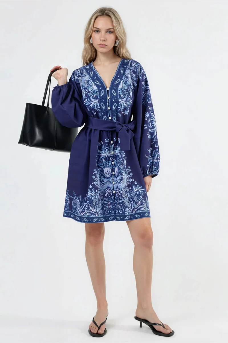 جينيفر Belted Mini Dress with V-Neck in Paisley
