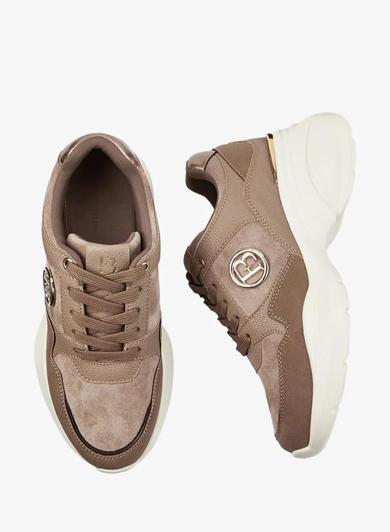 فلورا بيلا من شو إكسبرس أحذية رياضية بأربطة مزينة بالدانتيل