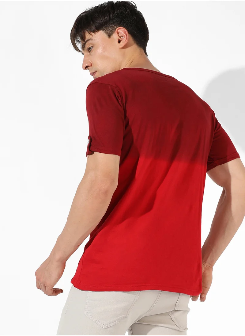 كامبوس سوترا Campus Sutra Men's Red Colourblocked Crewneck Short Sleeve Regular Fit T-Shirt For Casual Wear |  T-Shirt Crafted With Comfort Fit And High-Performance For Everyday Wear