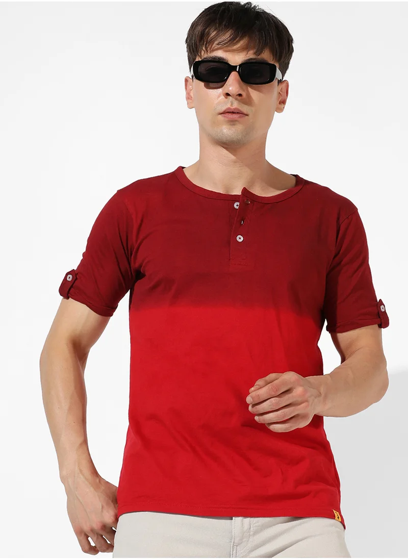 كامبوس سوترا Campus Sutra Men's Red Colourblocked Crewneck Short Sleeve Regular Fit T-Shirt For Casual Wear |  T-Shirt Crafted With Comfort Fit And High-Performance For Everyday Wear