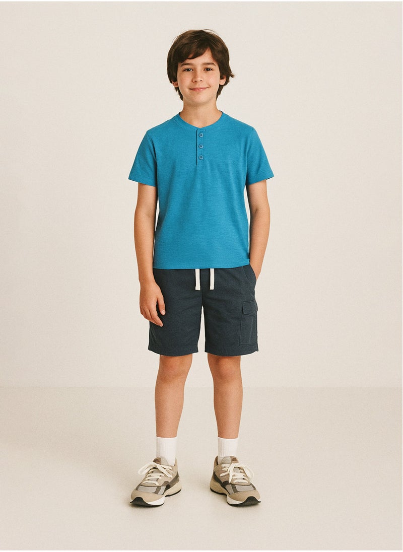 مينوتي تيشيرت هينلي للمراهقين بأكمام قصيرة وياقة بأزرار - Image 1