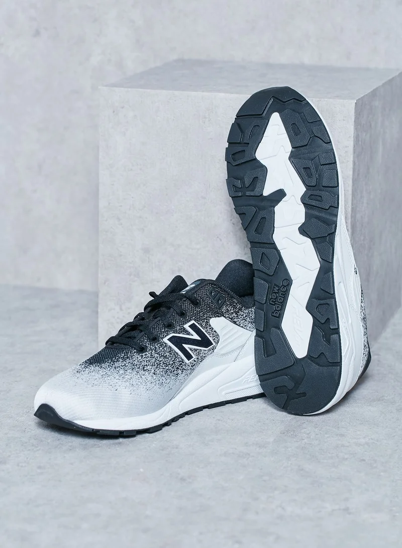 New Balance MRT580 Sneakers