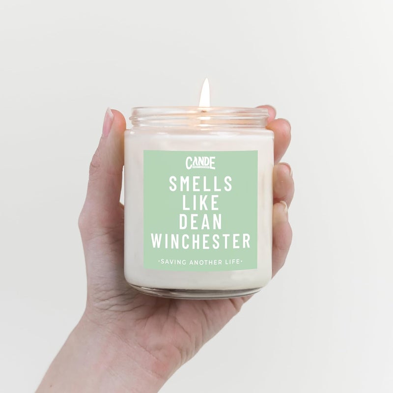 CE Craft - شمعة عطرية برائحة دين وينشستر (Dean Winchester) - مصنوعة من شمع فول الصويا الطبيعي، عبوة زجاجية - هدية لها، محبة مسلسل Supernatural، وزن 8 أونصات - Image 2