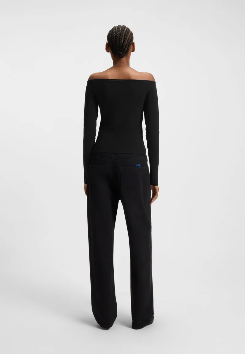 هوجو بلوزة قطنية مطاطية بشعار مرصع بالكريستال