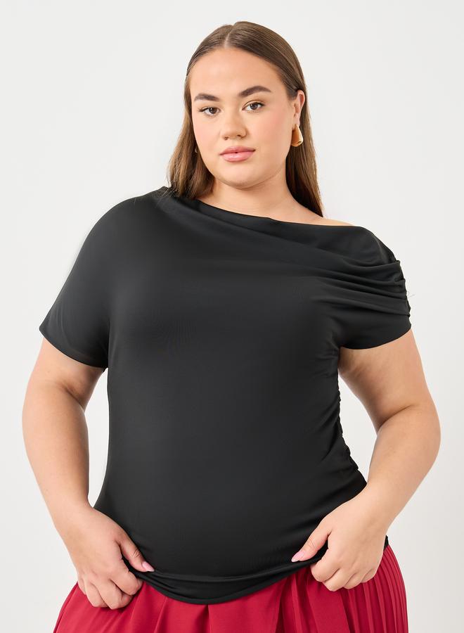 ستايلي بلس توب بياقة غير متماثلة وأكمام قصيرة - Image 2