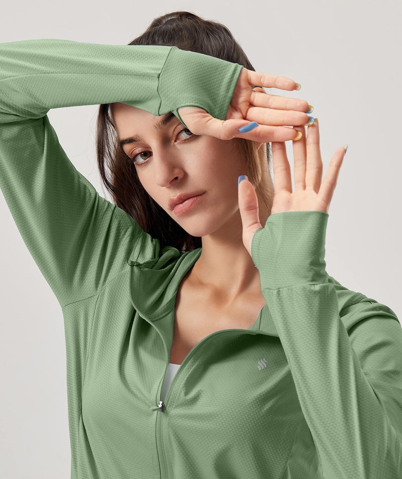 Soothfeel سترة هودي للنساء لحماية من الشمس UPF 50+ خفيفة الوزن بأكمام طويلة مع جيب للتنزه في الهواء الطلق - Image 5
