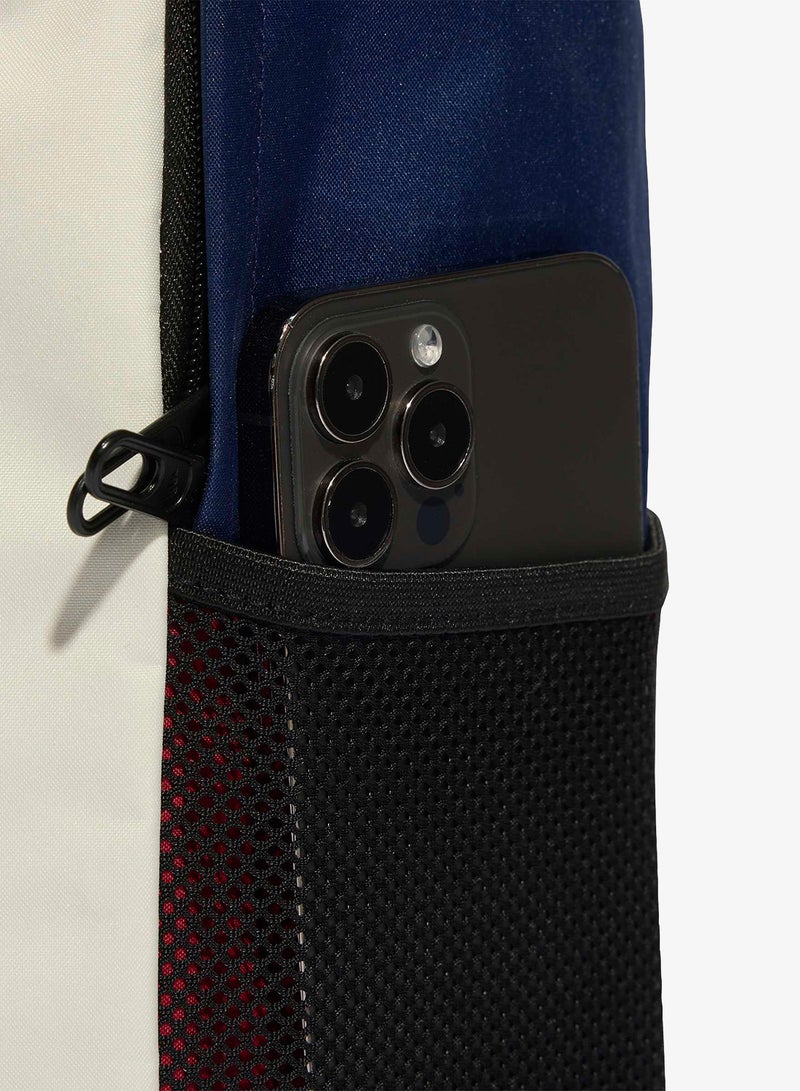 اديداس حقيبة ظهر خطية بألوان متداخلة - Image 4