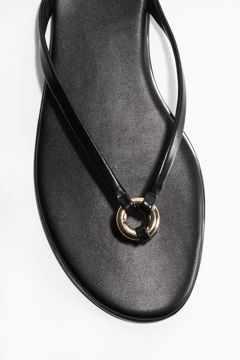 اتش اند ام شبشب مزيّن بحلقة