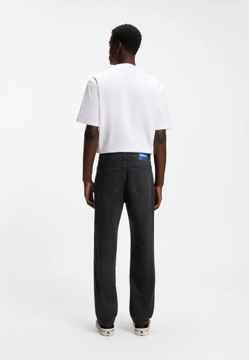 هوجو جينز بقصة عادية من الدنيم الداكن الرمادي