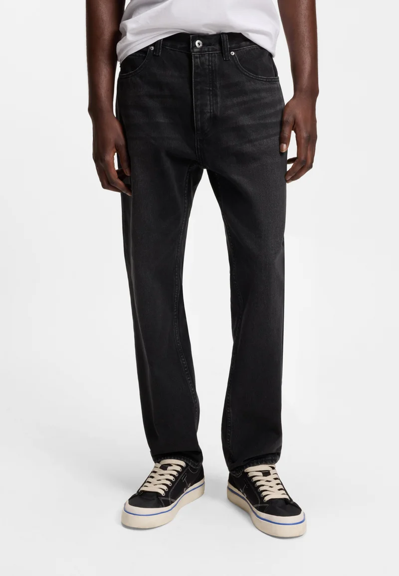 هوجو جينز بقصة عادية من الدنيم الداكن الرمادي